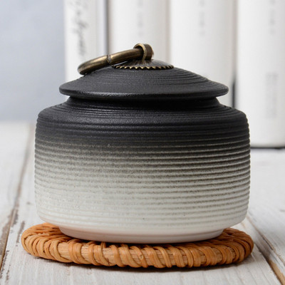 urna mājdzīvnieku nāve mājas apbedīšana cērtuves pelni memoriāls kaķis suns paradīze dzīvnieks likts mājās zārks keramikas kremēšana