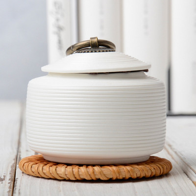 urna mājdzīvnieku nāve mājas apbedīšana cērtuves pelni memoriāls kaķis suns paradīze dzīvnieks likts mājās zārks keramikas kremēšana