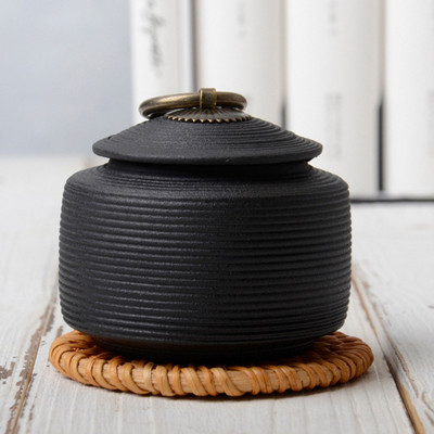 urna mājdzīvnieku nāve mājas apbedīšana cērtuves pelni memoriāls kaķis suns paradīze dzīvnieks likts mājās zārks keramikas kremēšana