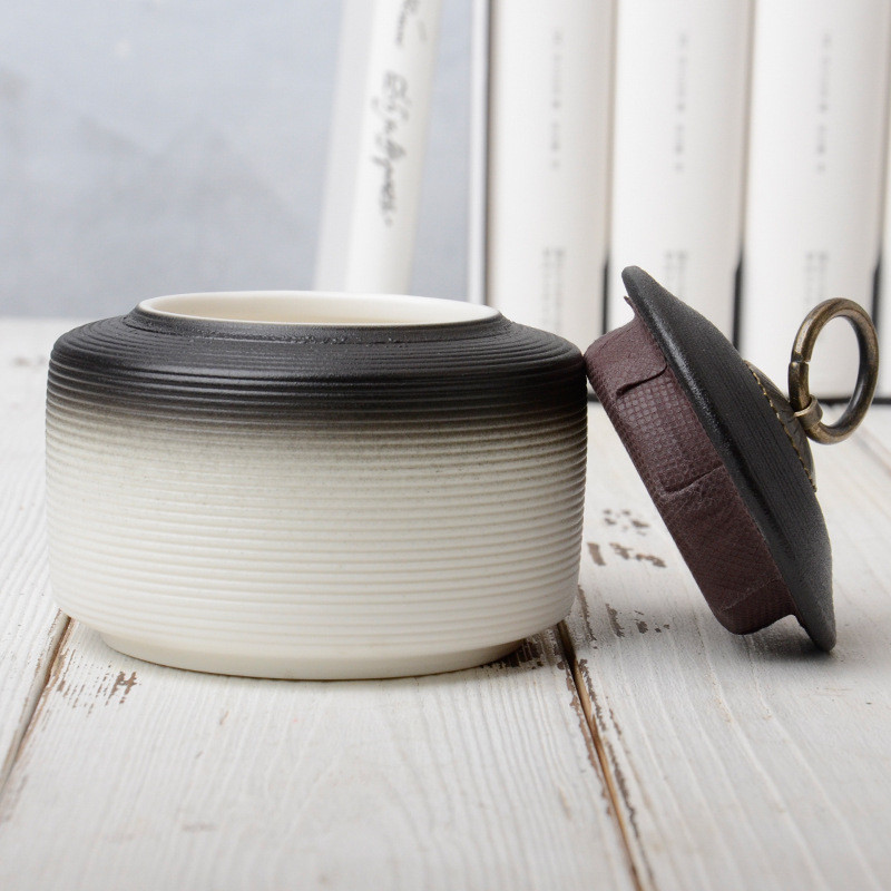 urna mājdzīvnieku nāve mājas apbedīšana cērtuves pelni memoriāls kaķis suns paradīze dzīvnieks likts mājās zārks keramikas kremēšana