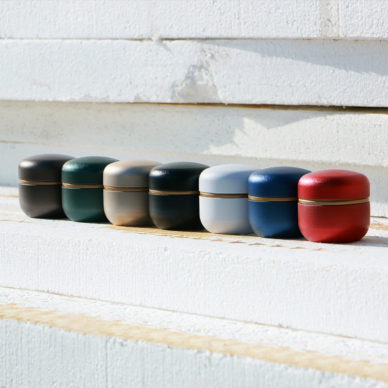 Suņi Kaķi Mazie mājdzīvnieki Kremēšana Dzelzs urna Dzīvnieku pelni Turētājs Urnas Mājdzīvnieku piemiņas zīmes Zārks bēru piemiņas izstāde mājās vai apglabāšana