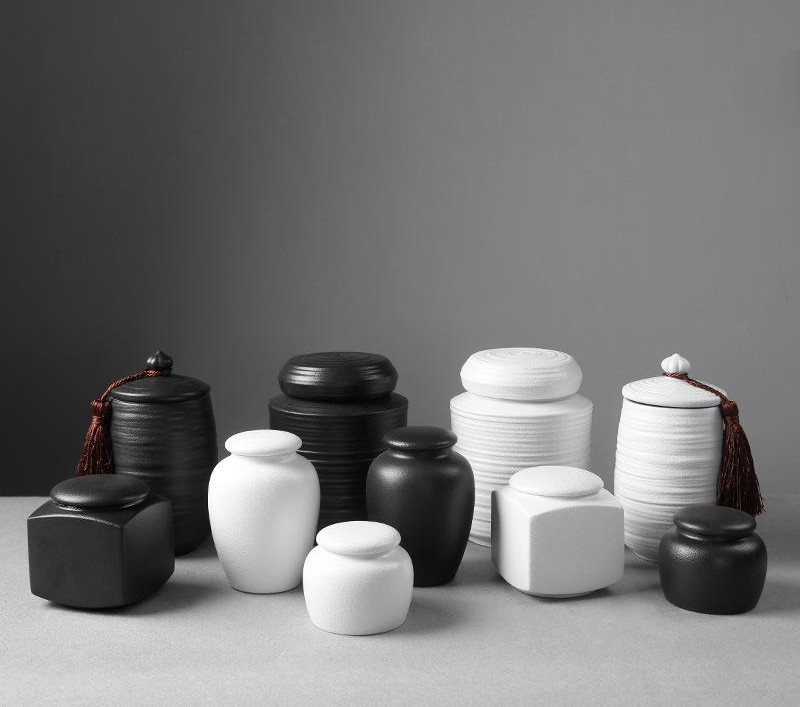 Melns/balts apbedīšanas pelnu burkas urna cilvēku kremēšanai mājdzīvnieku pelnu turētājs keramikas piemiņai Palu pelni zārka zīmogs uzglabāšanas burka
