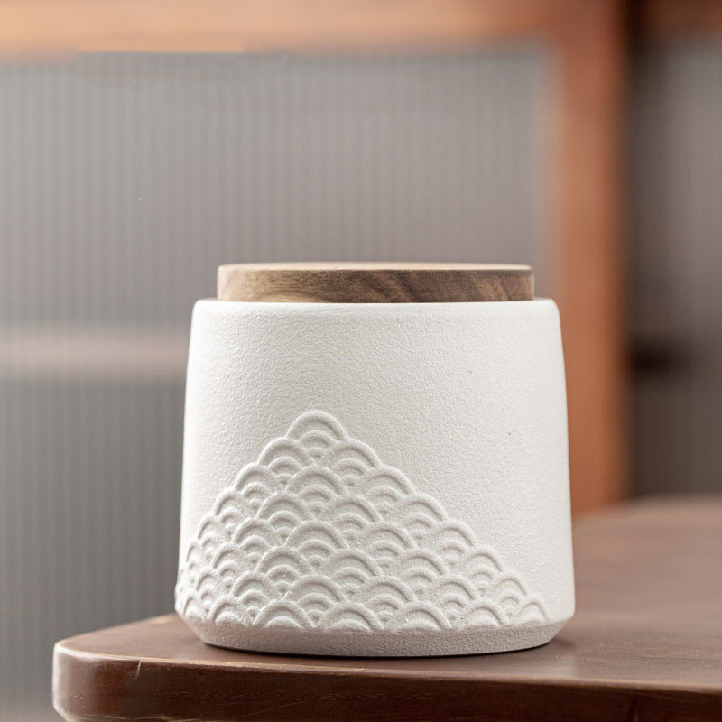 Tradicionāls mājdzīvnieku urnas kaulu keramikas materiāls, hermētisks, mitrumizturīgs, matētas tekstūras urna kaķa un suņa mirušo bēru upurēšanai