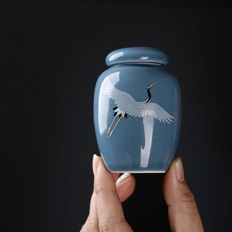 Urna za kremiranje - Pogrebna urna za kućne ljubimce - Izrađena od keramike Ručno oslikana - Prikazana pogrebna urna kod kuće ili u niši u Columbariumu