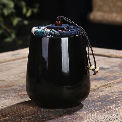 Urnos, gyvūnų kremavimas, pelenai, naminių gyvūnėlių urnos, šunų urnos, ryškiaspalviai keraminiai gyvūnų karstai, paminklai