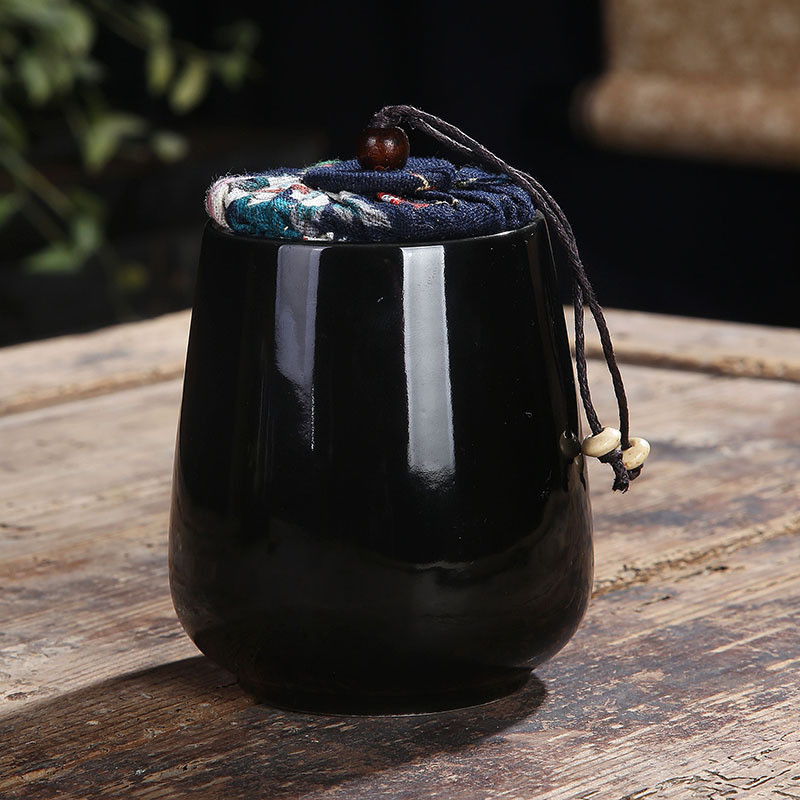 Urnos, gyvūnų kremavimas, pelenai, naminių gyvūnėlių urnos, šunų urnos, ryškiaspalviai keraminiai gyvūnų karstai, paminklai