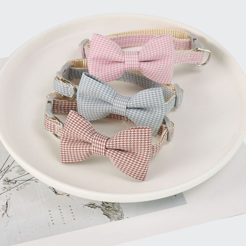 12 kom/lot Ogrlice s leptir kravatom za pse Podesivi remen Karirani ružičasti dodaci za štene Kravata Klasična ogrlica za mačke Proizvodi za kućne ljubimce