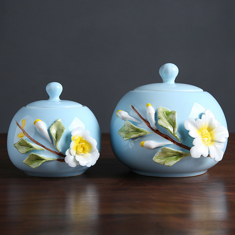 Mājdzīvnieku urnas, Roku formas ziedi, keramikas urnas, kaķu urnas, suņu urnas, aizzīmogotas burkas, grebti suvenīru rotājumi, kremācijas pelnu burkas