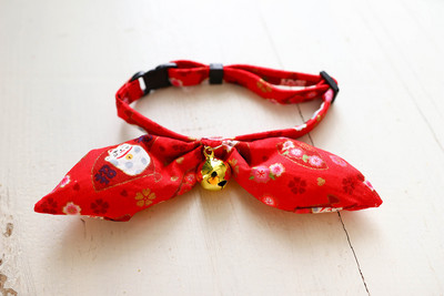 Japāņu modes mājdzīvnieku suņu kaklasiksnas liela tauriņa kaklasaites audums kaķa kakla aksesuāri gredzenu zvans pret pazaudēšanu regulējama kucēnu mājdzīvnieku kaklarota