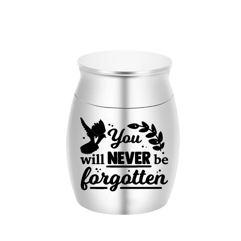 Tuha tuhastamise ehted mälestusmärk tuhastamisurn nikerdatud väikese linnumustriga tuhaurn inimese või lemmiklooma mälestuseks