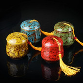 Mājdzīvnieku urnas, apbedījumi, suvenīri, smalkā urna, kaķu urna, suņu urna, dzīvnieku atliekas, kremācija, keramika, aizzīmogota