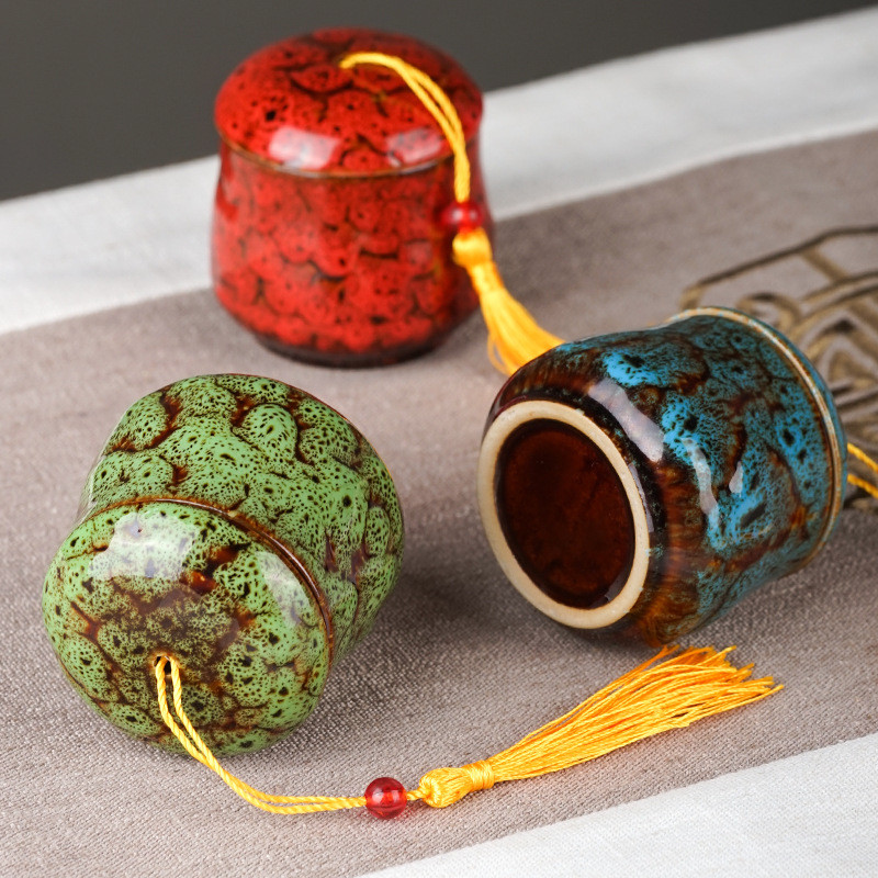 Mājdzīvnieku urnas, apbedījumi, suvenīri, smalkā urna, kaķu urna, suņu urna, dzīvnieku atliekas, kremācija, keramika, aizzīmogota