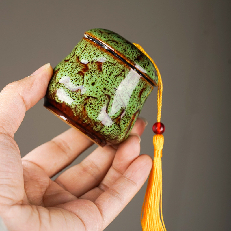 Mājdzīvnieku urnas, apbedījumi, suvenīri, smalkā urna, kaķu urna, suņu urna, dzīvnieku atliekas, kremācija, keramika, aizzīmogota