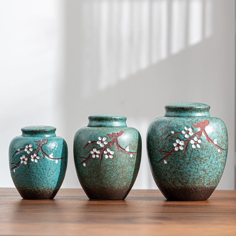 Memorijalna urna Memorijalna urna Pogrebna urna Urne za kremiranje Pepeo Prikaz grobne urne kod kuće u niši u Columbariumu