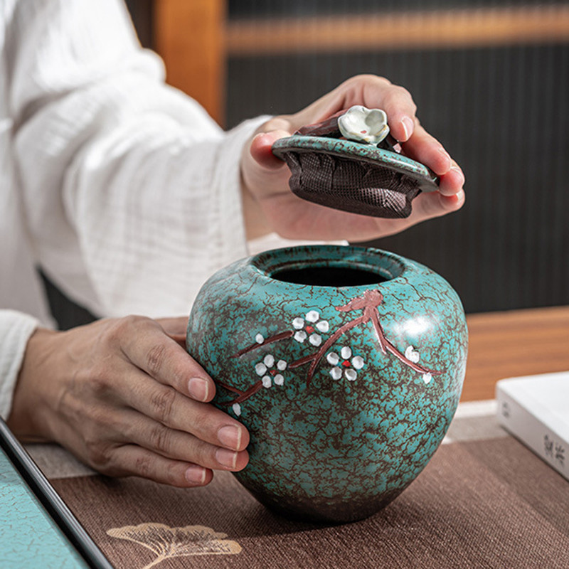 Memorijalna urna Memorijalna urna Pogrebna urna Urne za kremiranje Pepeo Prikaz grobne urne kod kuće u niši u Columbariumu