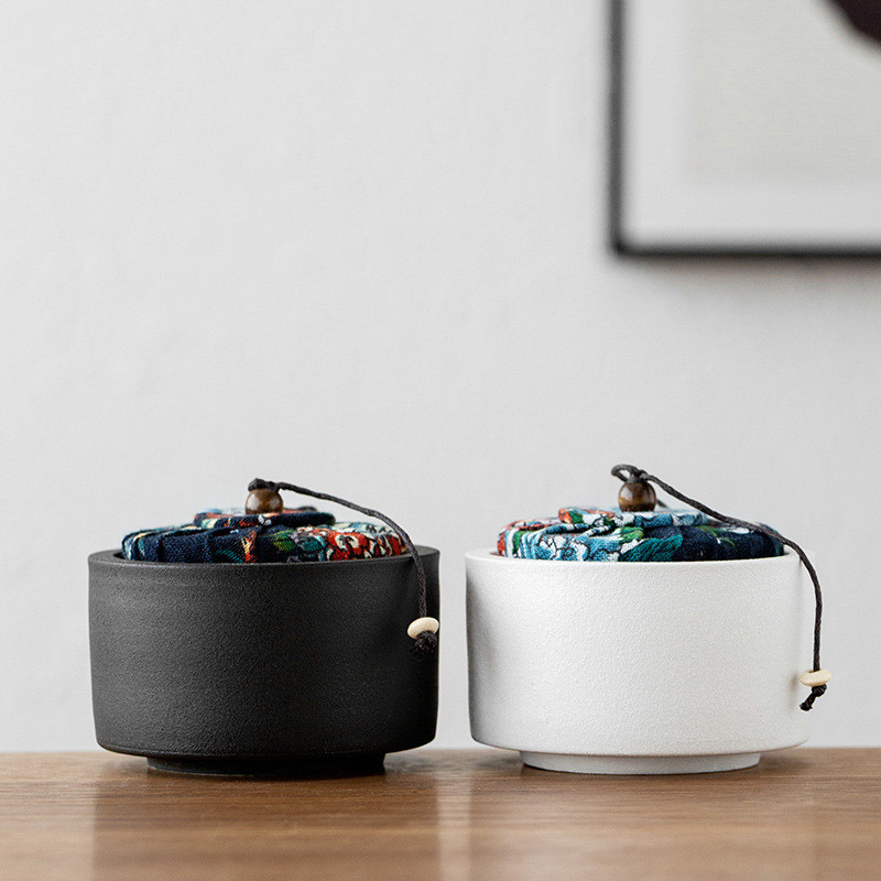 Keramikas mājdzīvnieku piemiņas suņu kaķu putnu urnas melnbaltas bēru urnas cilvēku konteiners pelnu kremēšanai mazo dzīvnieku kolumbārijs