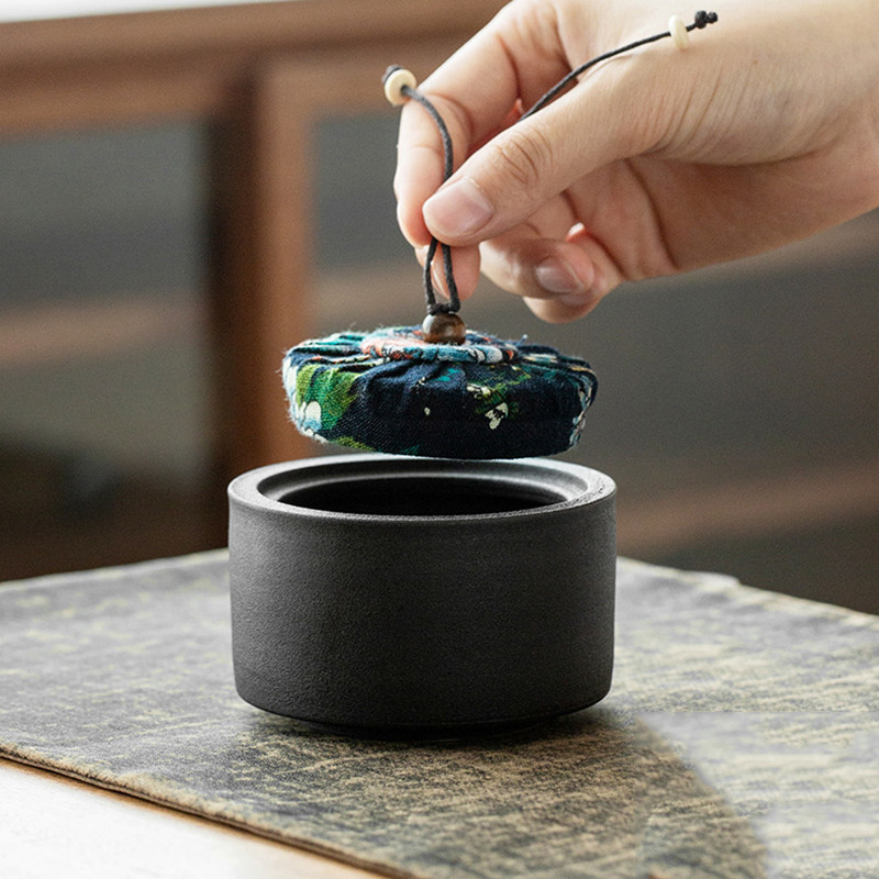 Keramikas mājdzīvnieku piemiņas suņu kaķu putnu urnas melnbaltas bēru urnas cilvēku konteiners pelnu kremēšanai mazo dzīvnieku kolumbārijs