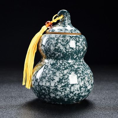 Ķirbju mājdzīvnieku urna — mājdzīvnieki, kas aprakti keramikas tvertnes urnās vai iekšā