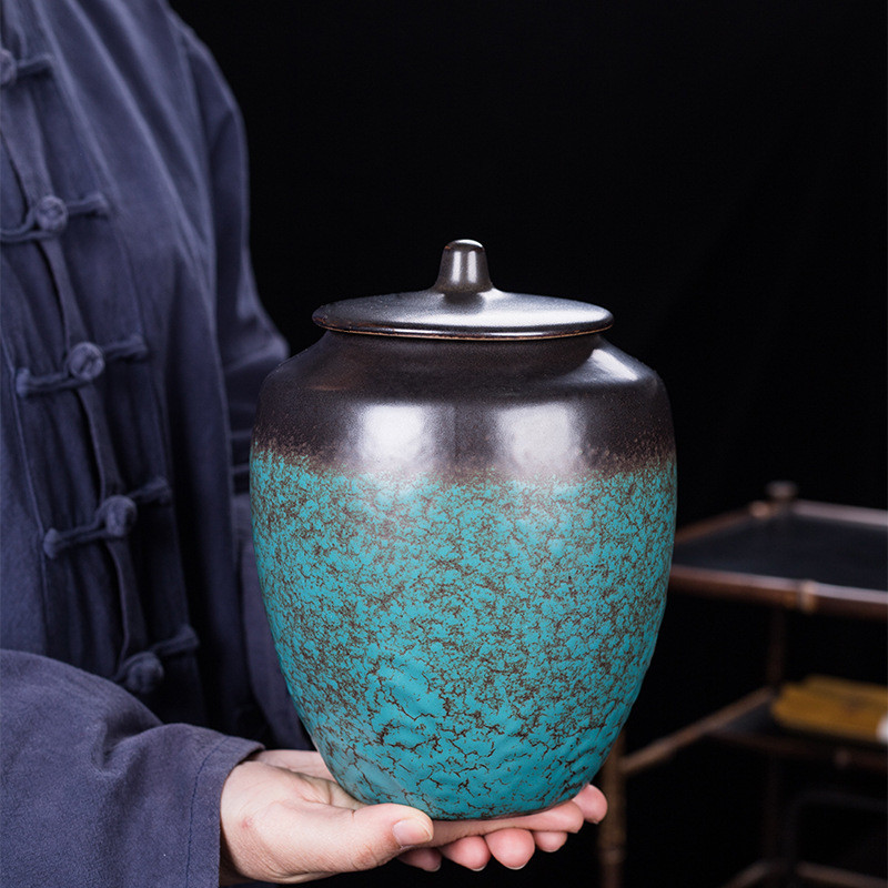 Liela izmēra apbedīšanas urnu kremācijas urnas PET cilvēku pelniem pieaugušajiem, izgatavotas no keramikas ar manuāli izkārtojamām apbedīšanas urnām