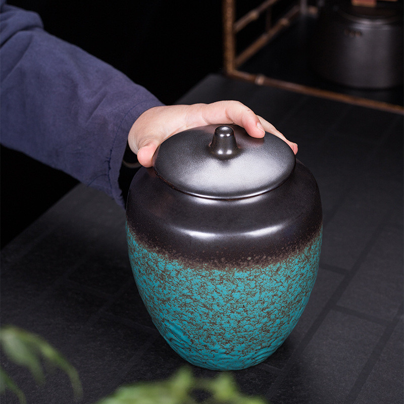 Liela izmēra apbedīšanas urnu kremācijas urnas PET cilvēku pelniem pieaugušajiem, izgatavotas no keramikas ar manuāli izkārtojamām apbedīšanas urnām