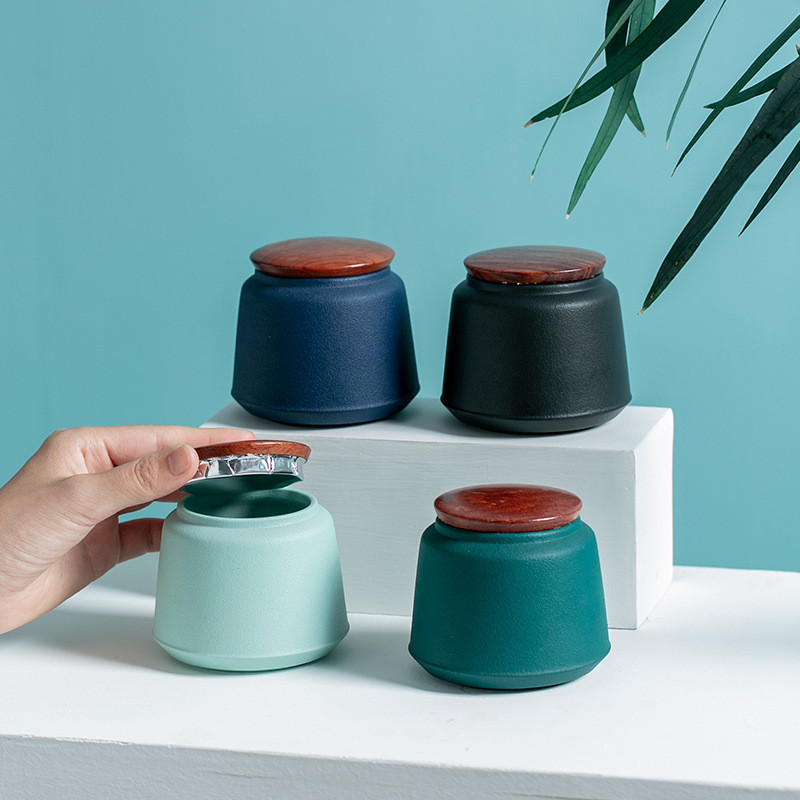 2021 vruća stilska urna kućni ljubimac ručno rađena zlatna keramička mini staklenka prijenosna zatvorena staklenka male veličine uspomene za pohranu pepela za kremiranje životinja