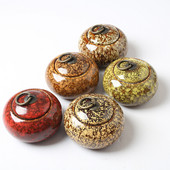 Retro vasest pandlaga keeratav sisekate lausriidest servaga pakitud keraamiline lemmiklooma urni suurus: 10,8x7,6 cm