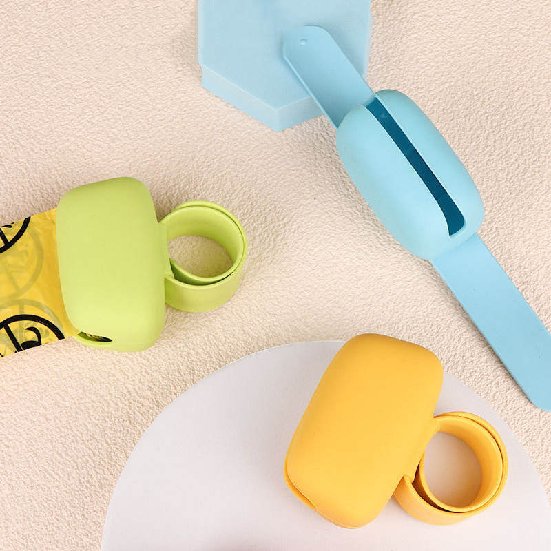 Puppy Dog Poop Scooper Bag Dispenser Set vreća za smeće Dizajn narukvice Držač za izmet Prijenosni pribor za lopaticu za kućne ljubimce