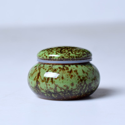 Skrūvējamās mutes kartes dizains pie 15 ml ūdens tilpuma pudeles Mini Ceramic Pot mājdzīvnieku keramikas urnas mutes