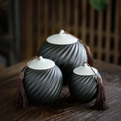 Urna za kremiranje - Pogrebna urna za kućne ljubimce - Izrađena od keramike Ručno oslikana - Prikazana pogrebna urna kod kuće ili u niši u Columbariumu