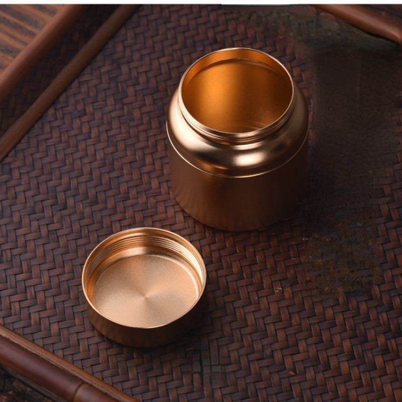 Prijenosna zatvorena posuda od nehrđajućeg čelika Ti-Al legura mala je prijenosna posuda za kreativno pohranjivanje i posuda za pepeo od dlaka kućnih ljubimaca.