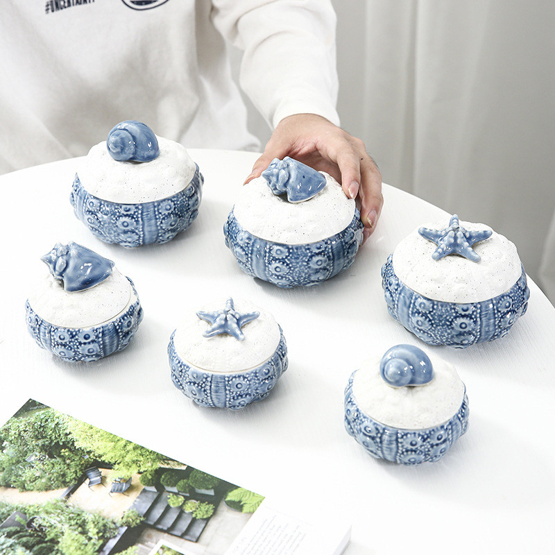 Mājdzīvnieku urna Apbedīšanas urna Kremācijas urnas cilvēku pelniem Pieaugušais liels mājdzīvnieks apbedīšanas urnām mājās vai nišā Kolumbārija memoriālā