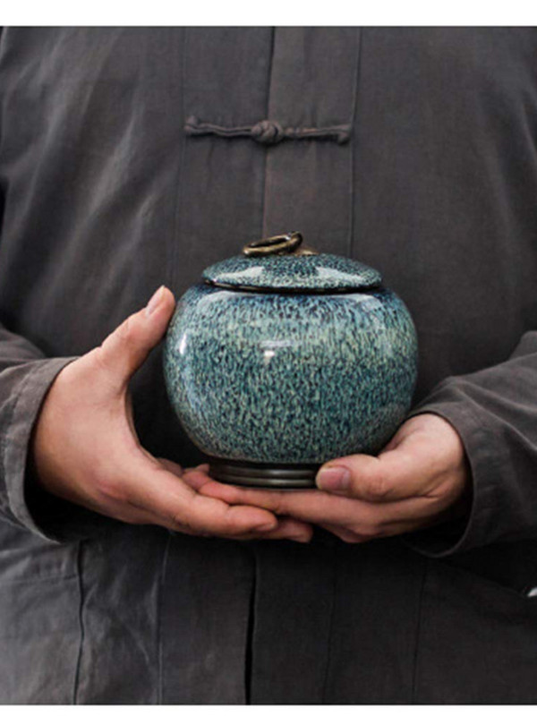 Keramička pogrebna urna za kućne ljubimce s gradijentnom sivom glazurom za spomenike Mala sadrži do 30 kubičnih inča pepela Urna za kremiranje kućnih ljubimaca za pepeo