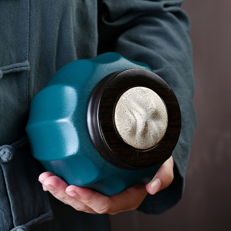 2021. gada karstā stila urna mājdzīvnieks ar rokām darināta zelta keramikas mini burka pārnēsājama aizzīmogota maza izmēra burka dzīvnieku kremācijas pelnu uzglabāšanas piemiņas lietas