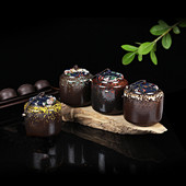 Memorijalna urna Memorijalna urna Pogrebna urna Urne za kremiranje Pepeo Prikaz grobne urne kod kuće u niši u Columbariumu