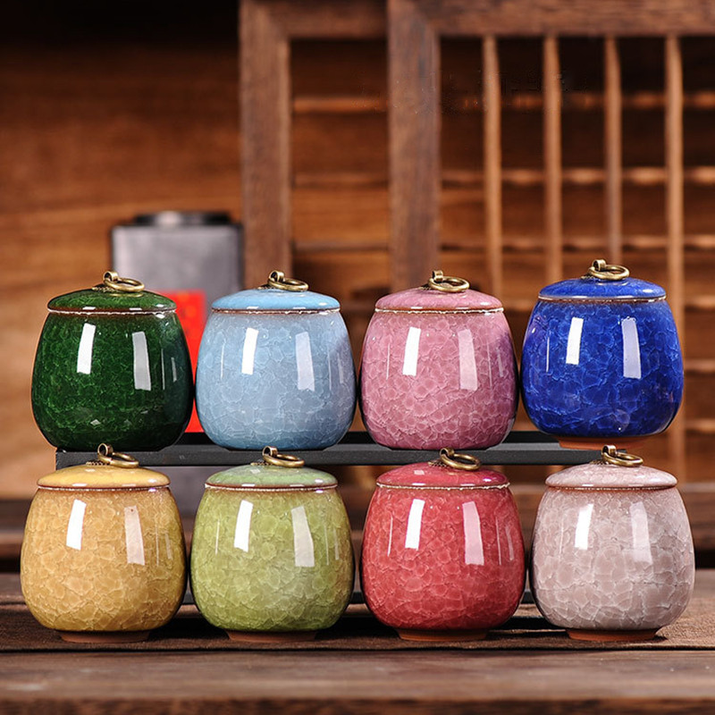 Urna mājdzīvnieku pelniem — piemiņas kremācijas urnas — ar rokām darinātas melnas dekoratīvas urnas bērēm, kaķu urna, suņu urna