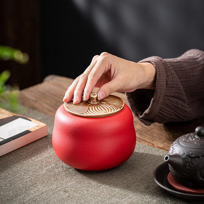 Keraminiai maisto saugojimo stiklainiai, cukraus laikymo puodai, stiklainiai, imbiero stiklainiai, arbatos laikymo indai, virtuvė, prieskonių stalviršis