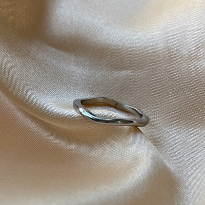 Joolim augstākās klases nerūsējošā tērauda sieviešu gredzeni ar zelta apdari ar svītrām no nerūsējošā tērauda viļņotas formas gredzeni sievietēm 2020. gada bižutērija