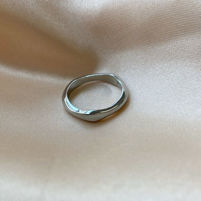 Joolim augstākās klases nerūsējošā tērauda sieviešu gredzeni ar zelta apdari ar svītrām no nerūsējošā tērauda viļņotas formas gredzeni sievietēm 2020. gada bižutērija