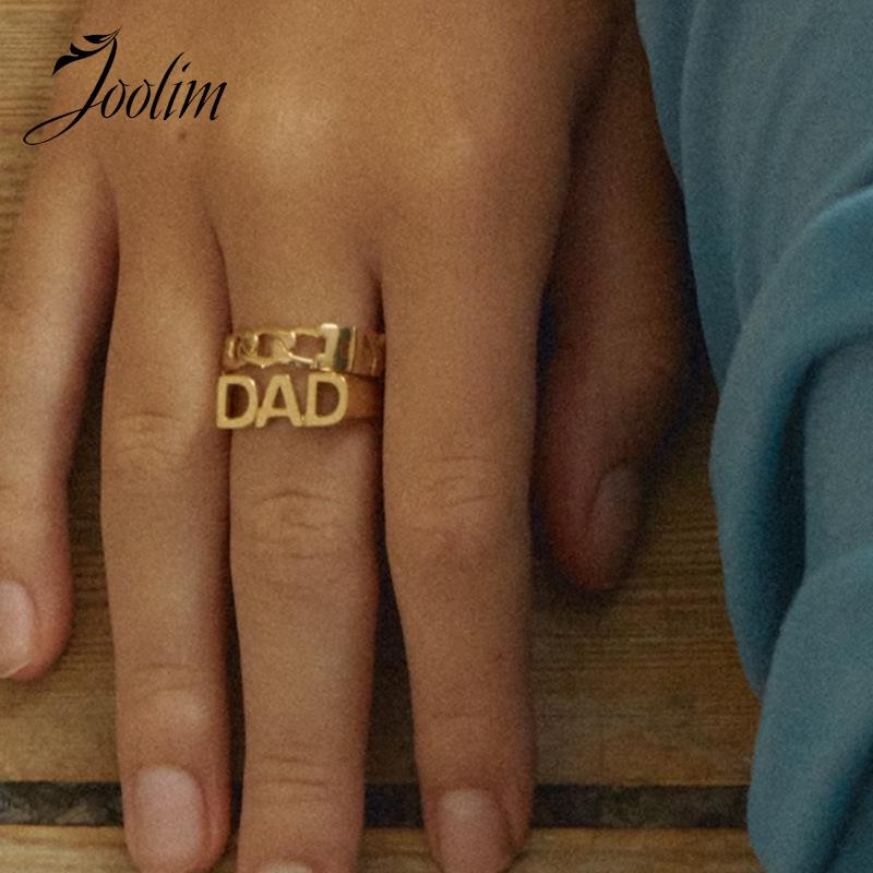 Joolim High End Gold Finish Free Tarnish MOM DAD SISTER Letter Seal Prstenovi Trendy za žene Veleprodaja nakita od nehrđajućeg čelika