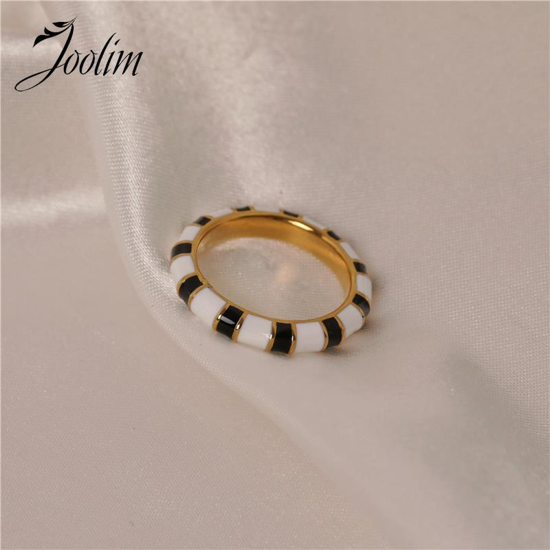 Joolim vrhunska zlatna obrada Vodootporni modni crno-bijeli emajlirani prstenovi sa zebrastim prugama Veleprodaja nakita od nehrđajućeg čelika