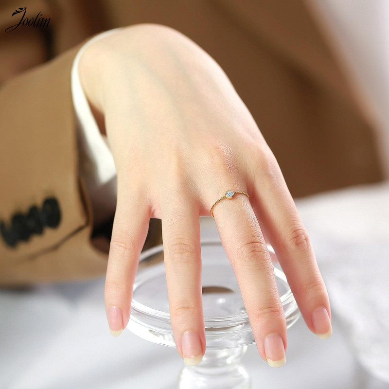 Joolim augstākās klases zelta apdare, aptraipīšana, brīva mode, vienkārša, smalka vērpšana, balti cirkona gredzeni, nerūsējošā tērauda rotaslietu vairumtirdzniecība