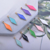 30gab 5*16mm vara ģeometrijas piekariņi abās pusēs emaljēts rombs kulons DIY juvelierizstrādājumu auskaru izgatavošana