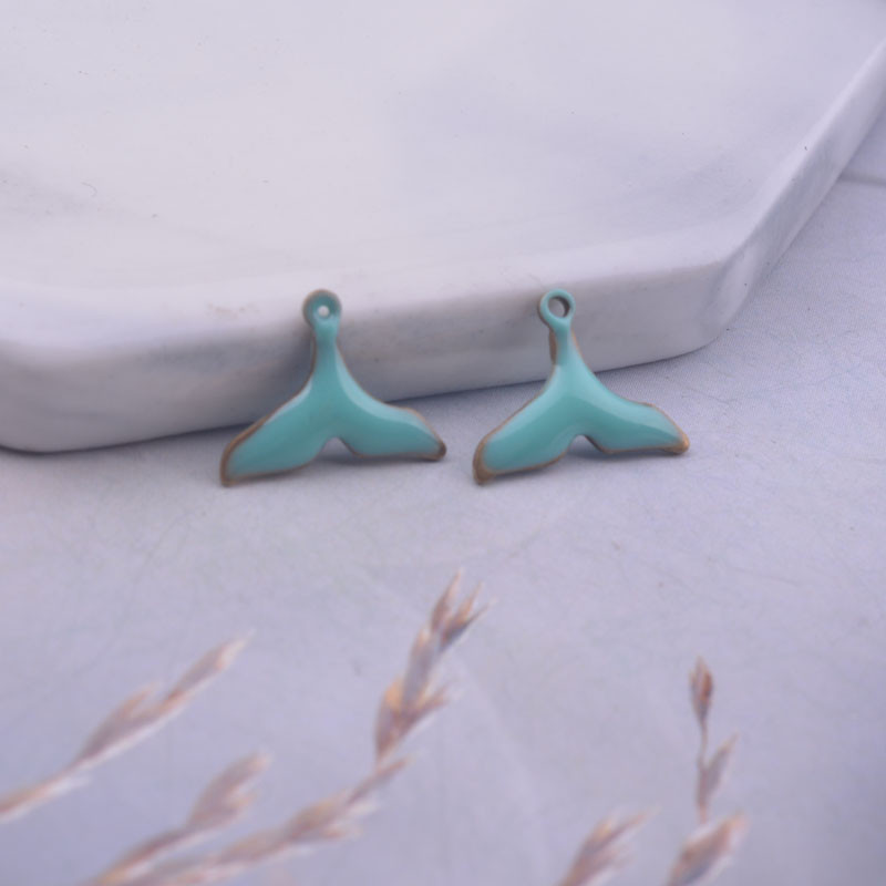 30gab 9*12mm Abām virsmām emaljas zivs astes piekariņi vara emaljas kulons DIY rotaslietu izgatavošana