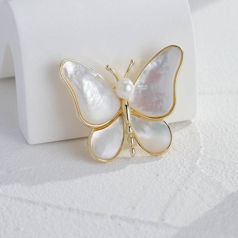 Novi broševi s leptirima za žene Izvrsni broševi u boji bisera zlatne igle Vjenčani darovi za zabave Odjevni dodaci Nakit Poklon
