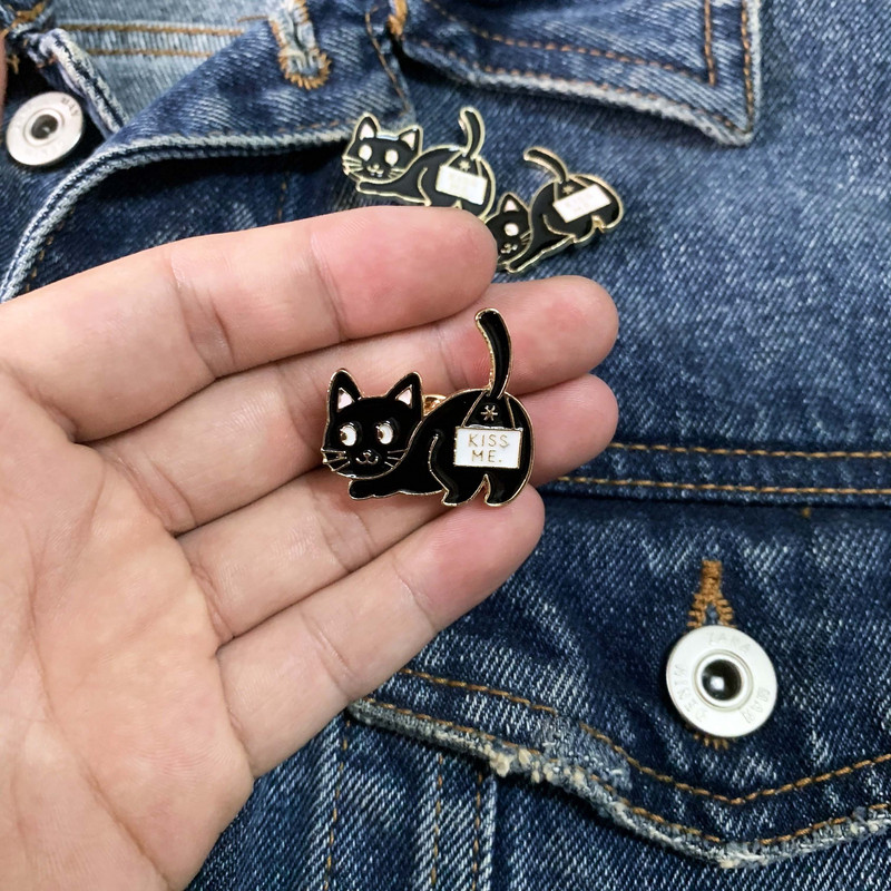 Crtani slatka životinja Crna mačka Emajl Broš Zabavno mače Poljubi me Značka od legure Torba za odjeću Igla Nakit Poklon za prijatelje