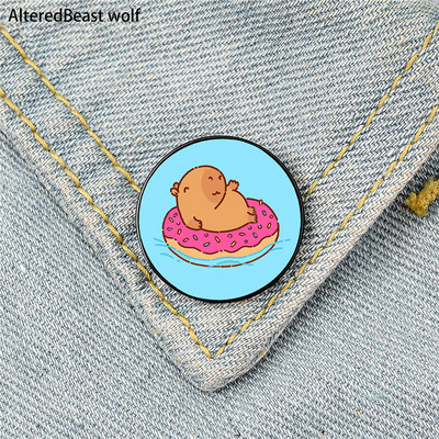 Capybara pliva Crtana igla Prilagođeni smiješni broševi Torba na rever košulje Slatka značka Crtane emajlirane igle za ljubavnice prijateljice