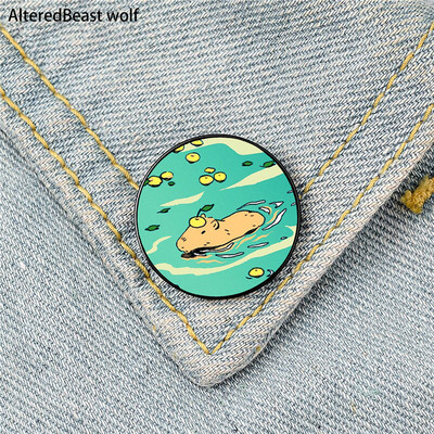 Capybara pliva Crtana igla Prilagođeni smiješni broševi Torba na rever košulje Slatka značka Crtane emajlirane igle za ljubavnice prijateljice