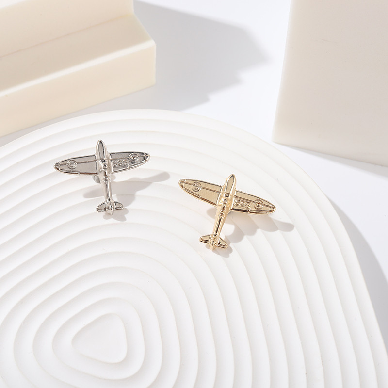 Dvije igle za zrakoplove od legure zrakoplova Dječji lijepi broš za zrakoplove Odjeća Kaubojska torba Blagdanski darovi Torbe za cipele Značke prilagođene
