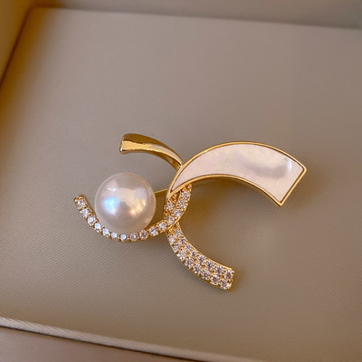 Francuski retro klasični C broš Slatka kreativna modna ženska biserna igla Visokokvalitetni temperamentni elegantni odjevni dodaci