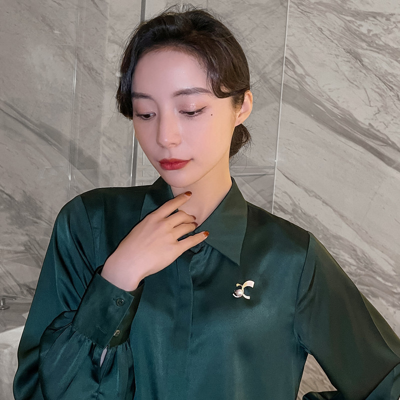 Francuski retro klasični C broš Slatka kreativna modna ženska biserna igla Visokokvalitetni temperamentni elegantni odjevni dodaci